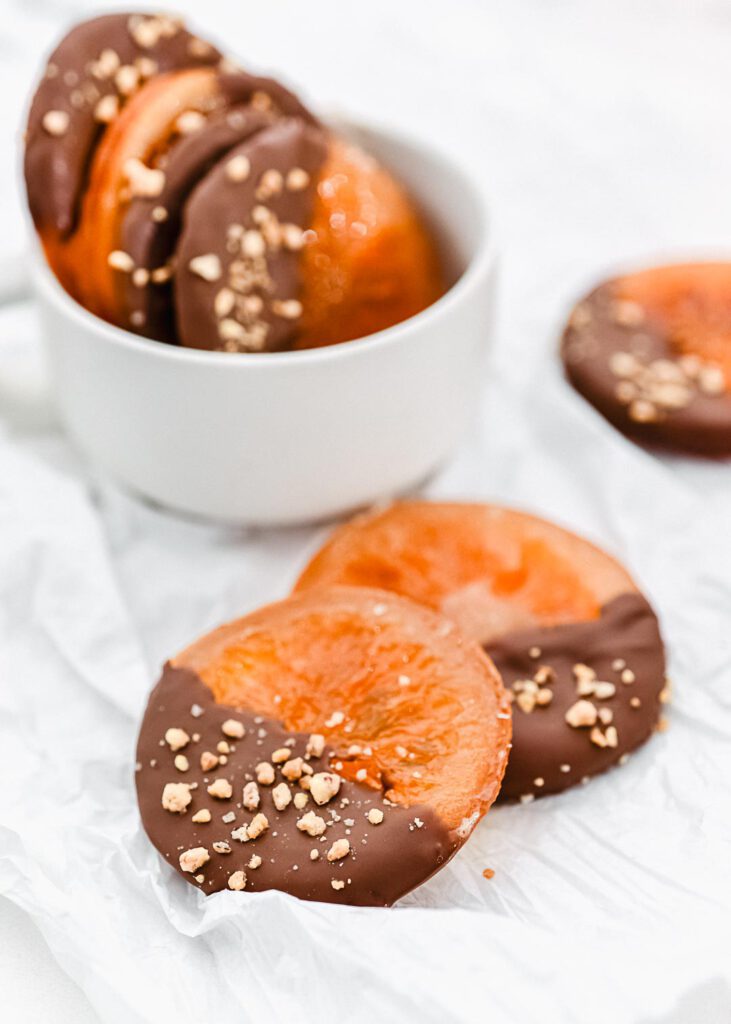 פרוסות תפוזים מסוכרות בציפוי שוקולד