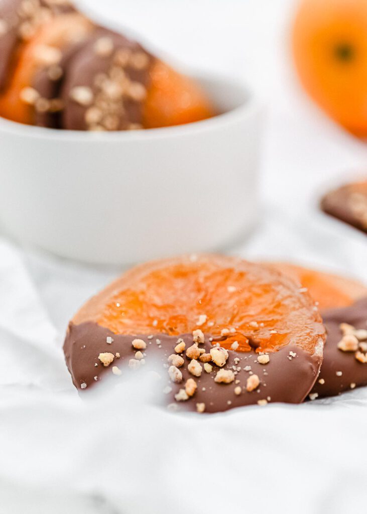 פרוסות תפוזים מסוכרות בציפוי שוקולד